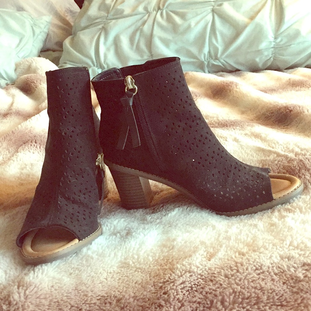 Black bottoms with peep toe